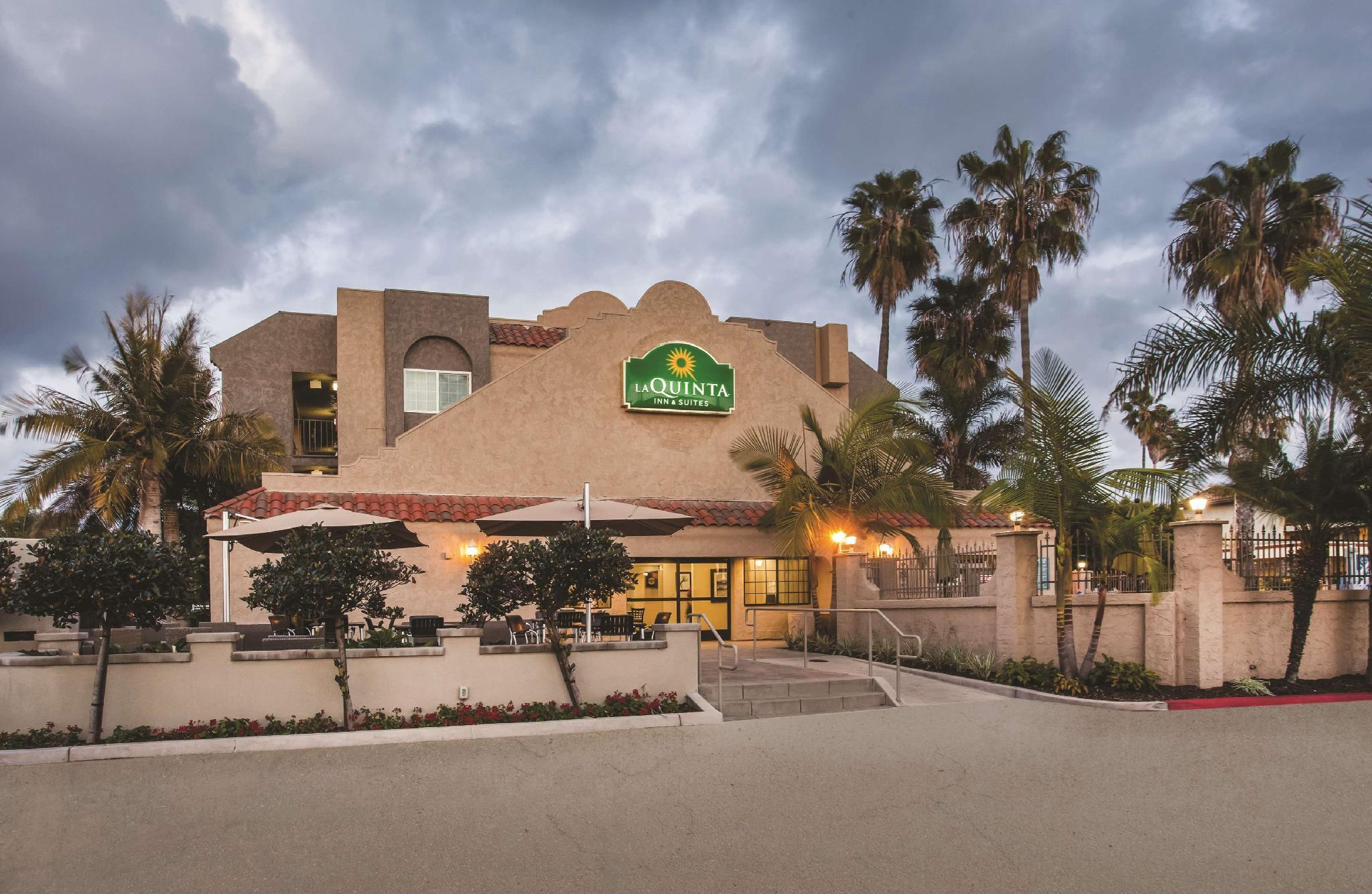 La Quinta By Wyndham Carlsbad - Legoland Area Hotel Exterior photo