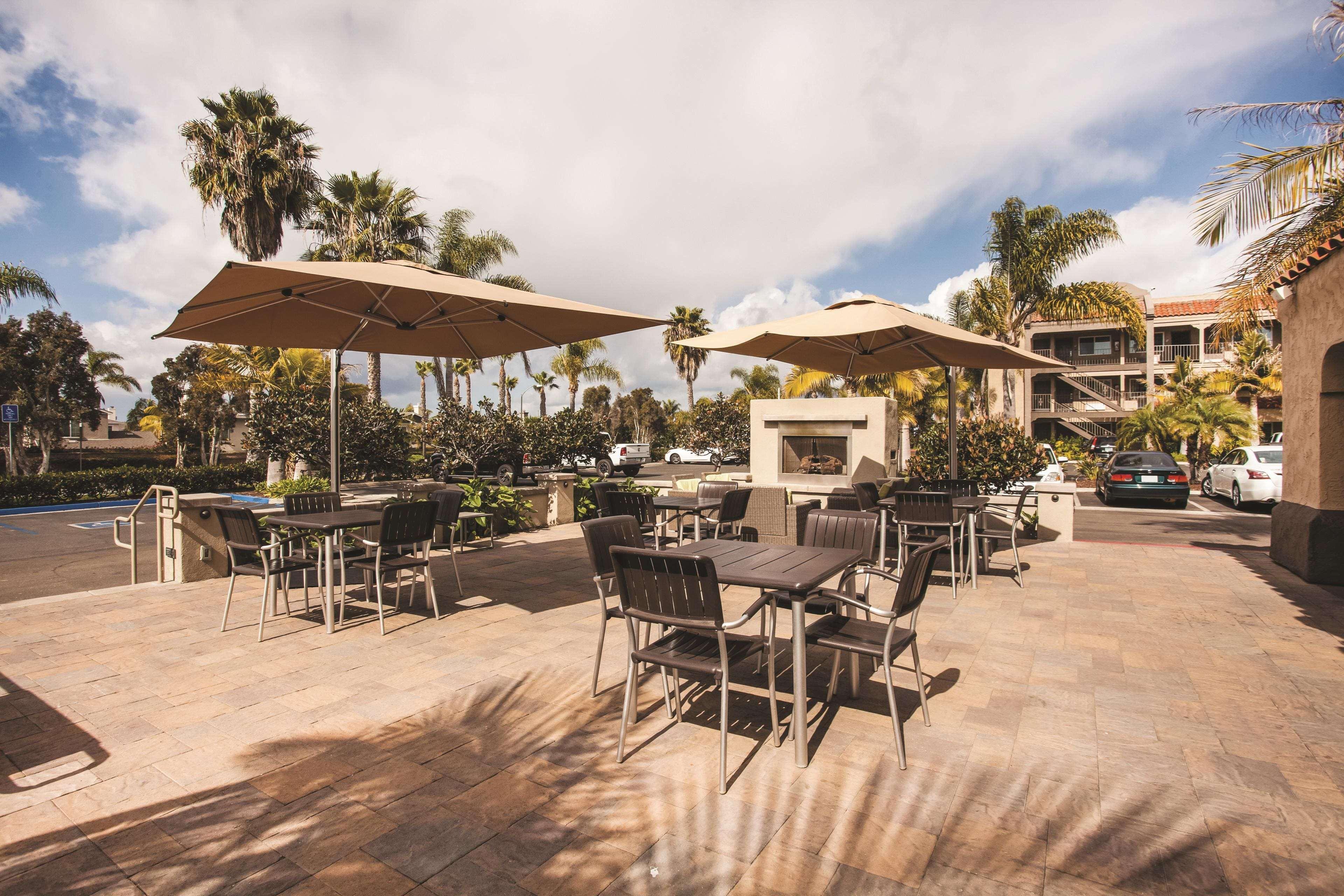 La Quinta By Wyndham Carlsbad - Legoland Area Hotel Exterior photo