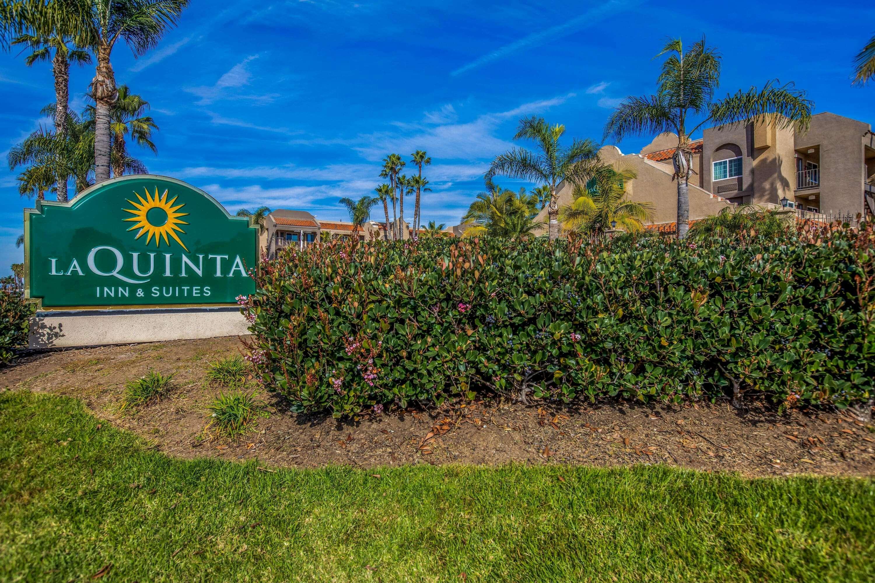 La Quinta By Wyndham Carlsbad - Legoland Area Hotel Exterior photo