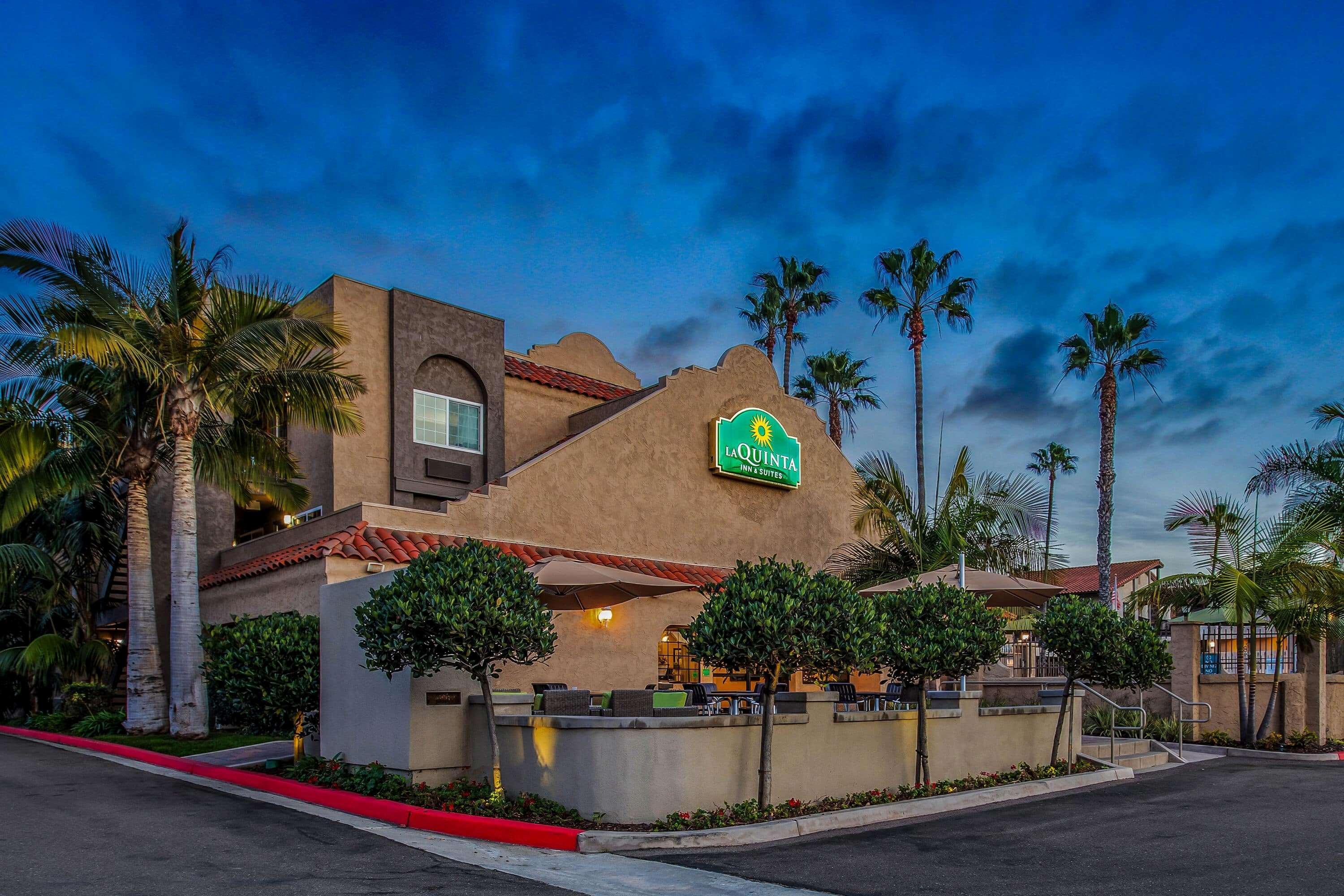 La Quinta By Wyndham Carlsbad - Legoland Area Hotel Exterior photo